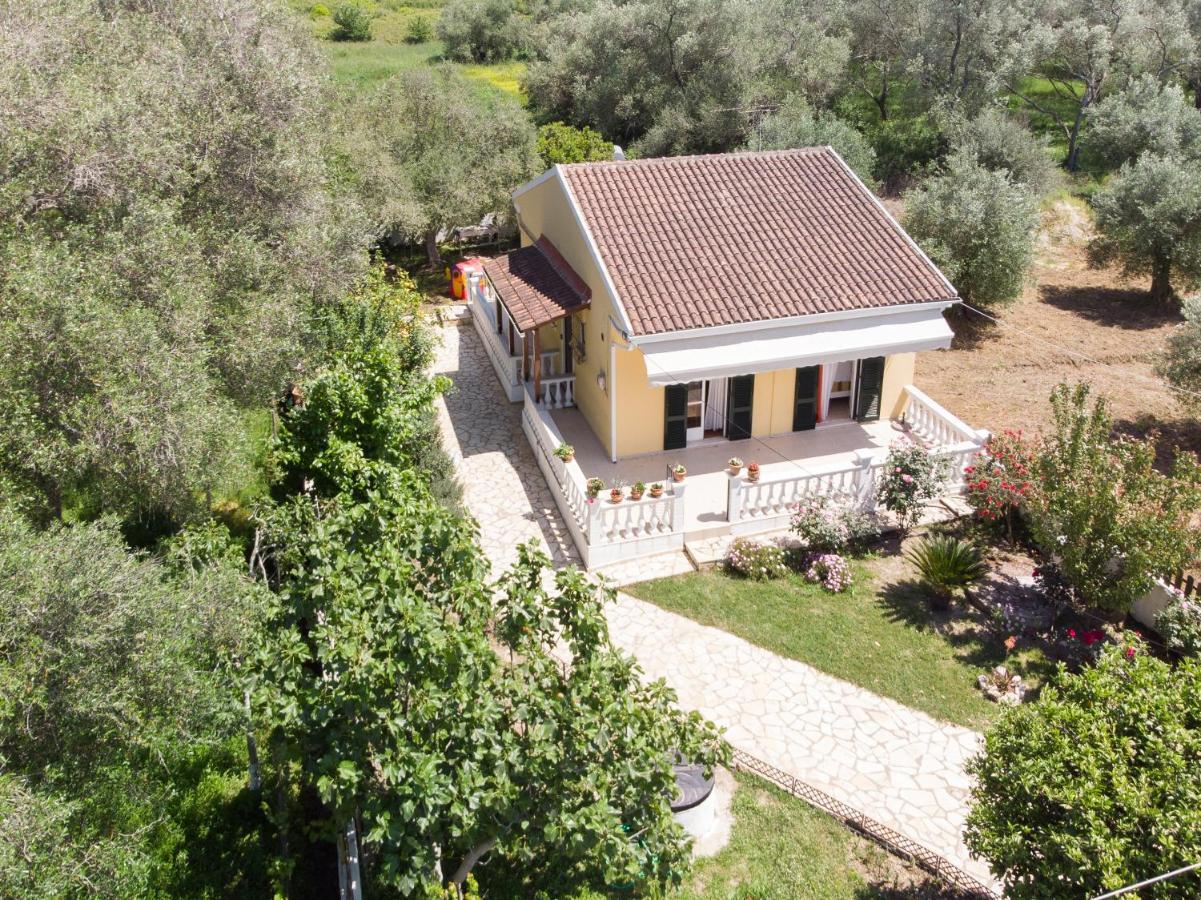 Karia Holiday Home 莱夫基米 外观 照片