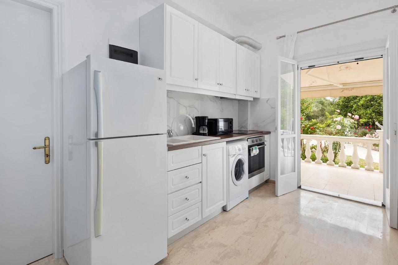 Karia Holiday Home 莱夫基米 外观 照片