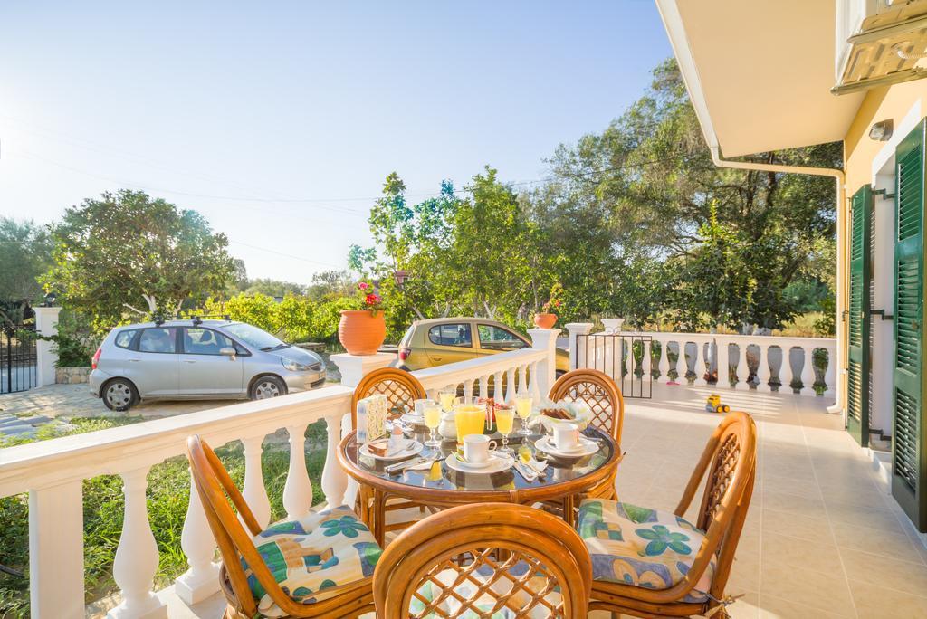 Karia Holiday Home 莱夫基米 外观 照片