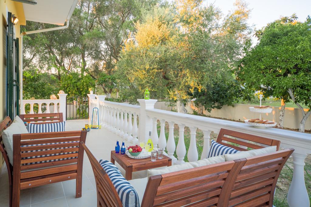 Karia Holiday Home 莱夫基米 外观 照片
