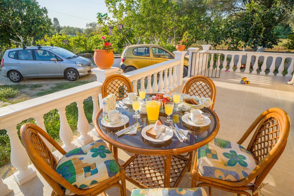 Karia Holiday Home 莱夫基米 外观 照片