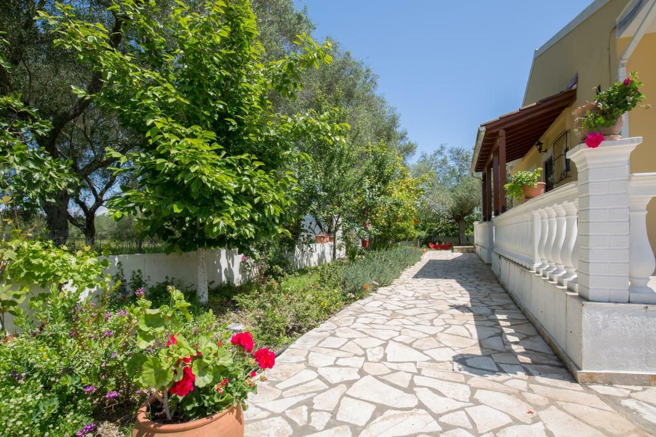 Karia Holiday Home 莱夫基米 外观 照片