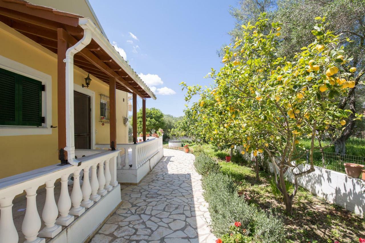 Karia Holiday Home 莱夫基米 外观 照片