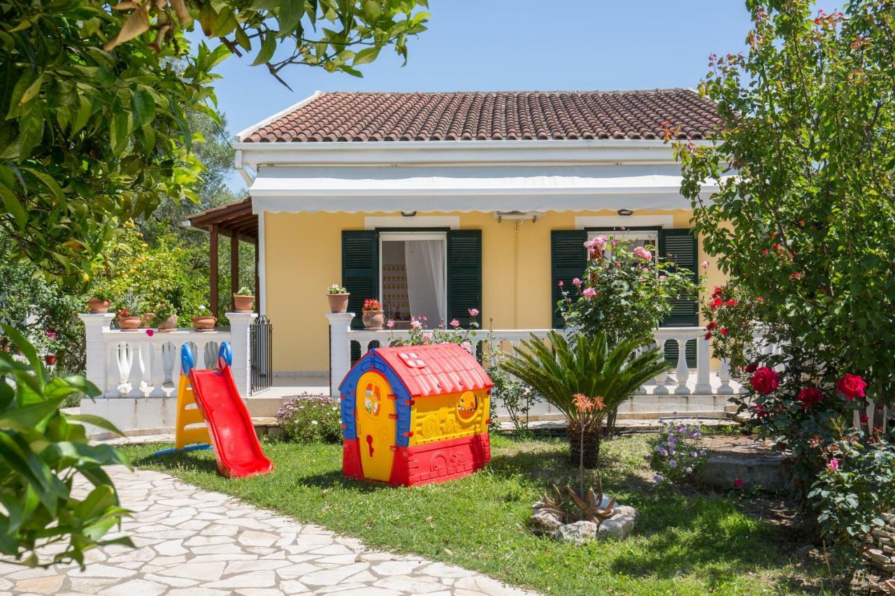 Karia Holiday Home 莱夫基米 外观 照片