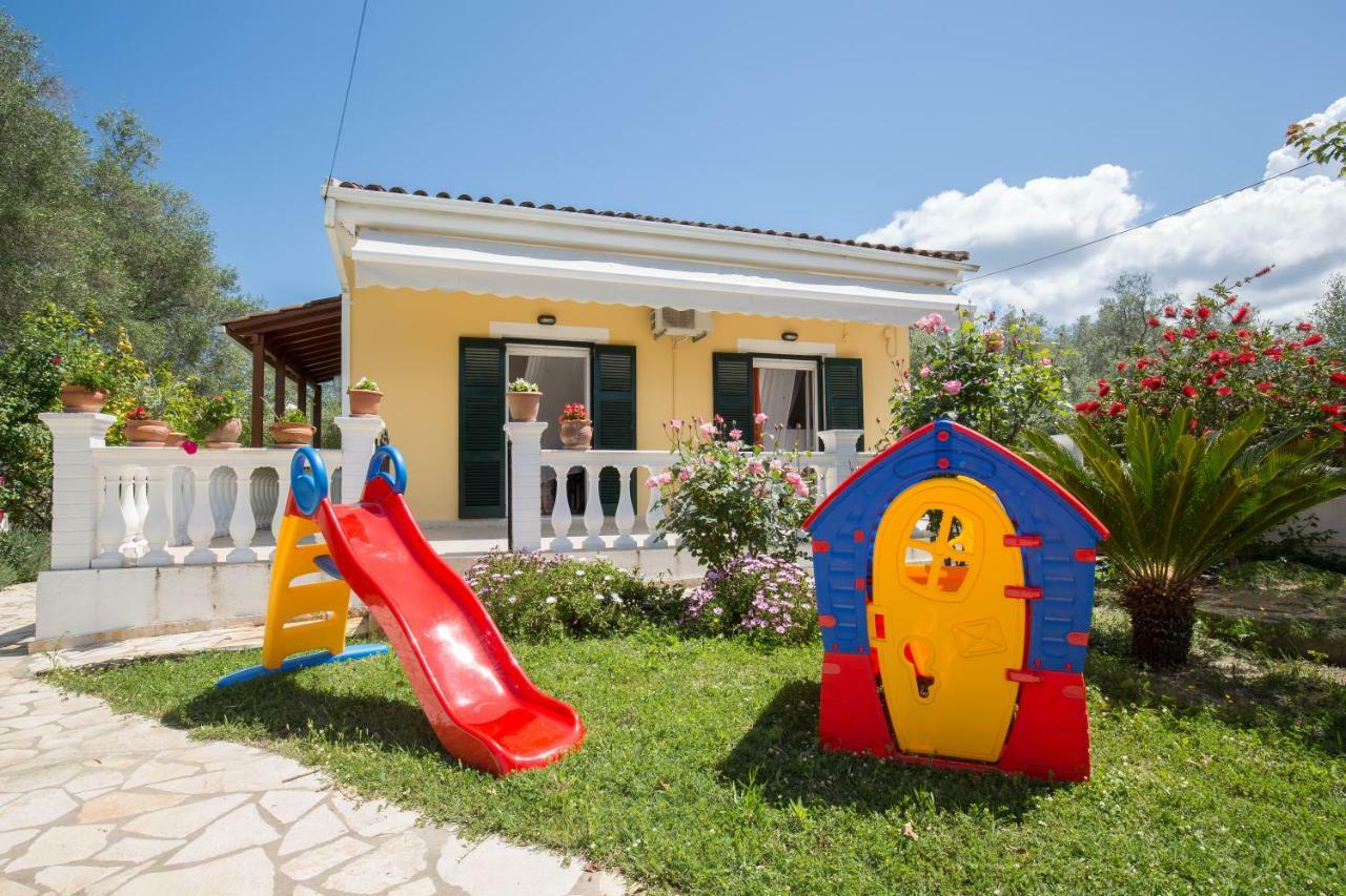Karia Holiday Home 莱夫基米 外观 照片